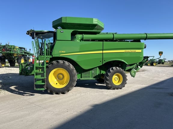 Main image John Deere S760