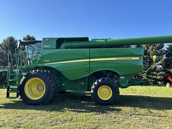 Image of John Deere S760 equipment image 1