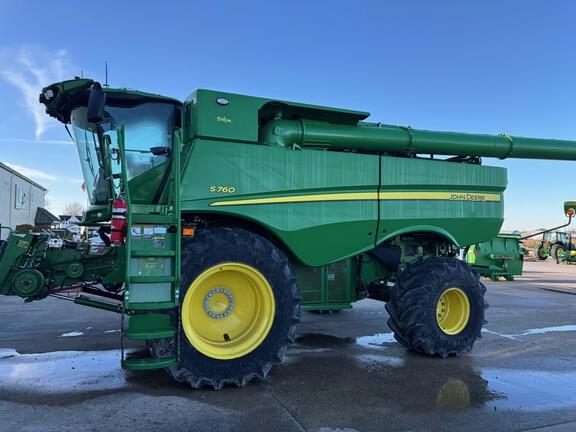 Image of John Deere S760 equipment image 1