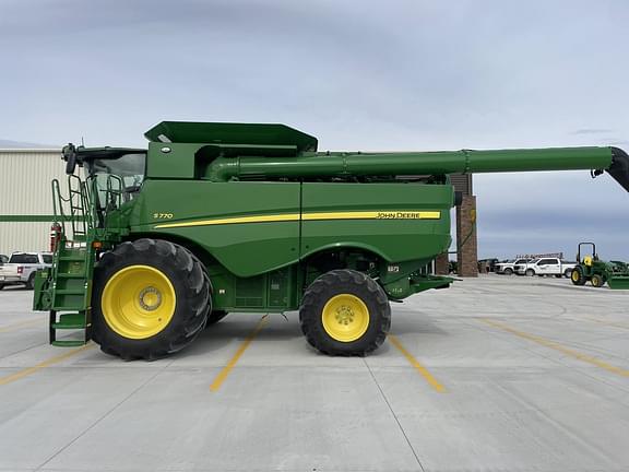 Image of John Deere S770 equipment image 2