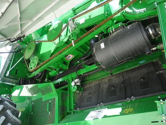 Image of John Deere S770 equipment image 2