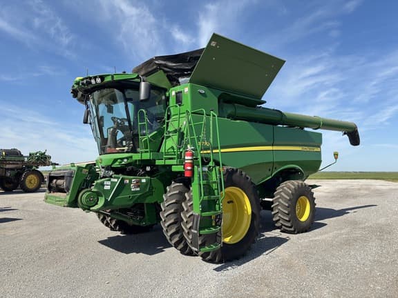 Image of John Deere S770 equipment image 1