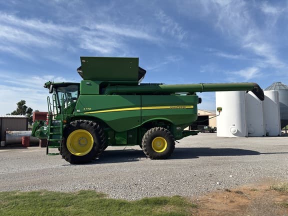 Image of John Deere S770 equipment image 1