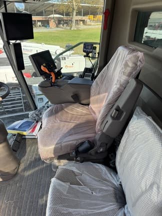 Image of John Deere S770 equipment image 1