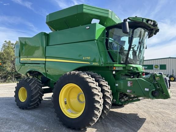 Image of John Deere S770 equipment image 2