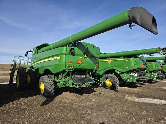 Image of John Deere S770 equipment image 1