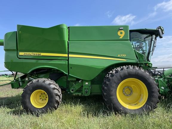 Image of John Deere S770 equipment image 1