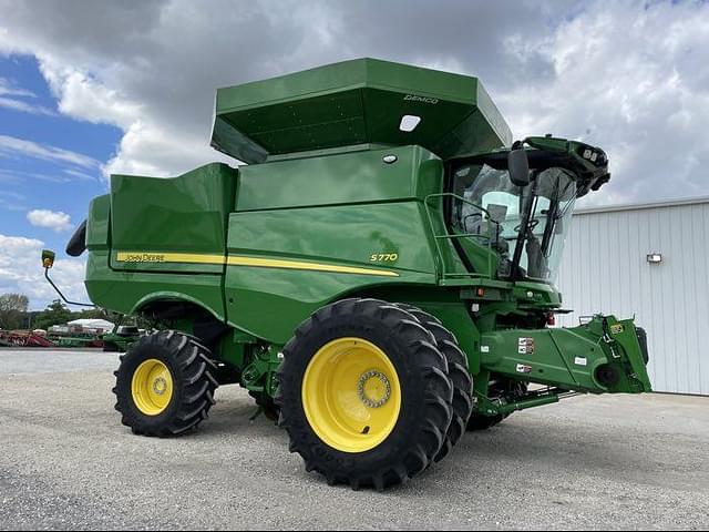 Image of John Deere S770 equipment image 1