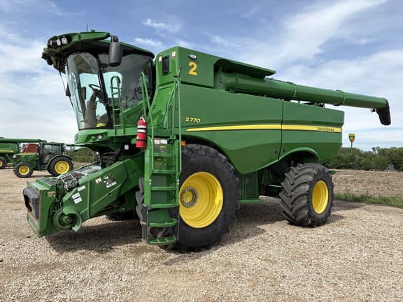 Image of John Deere S770 equipment image 1