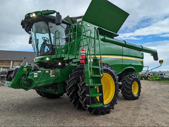 Image of John Deere S770 equipment image 1