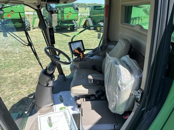 Image of John Deere S770 equipment image 4