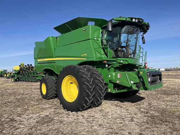 Image of John Deere S770 equipment image 2