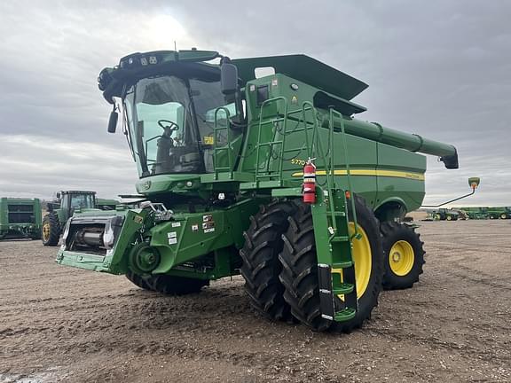 Image of John Deere S770 equipment image 2