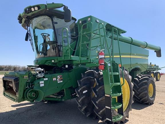 Image of John Deere S770 equipment image 1