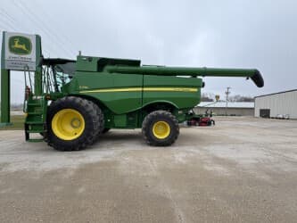 Image of John Deere S770 equipment image 1