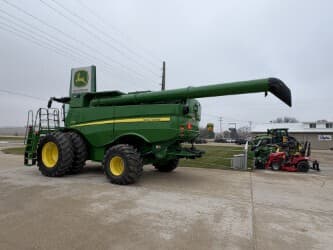 Image of John Deere S770 equipment image 2