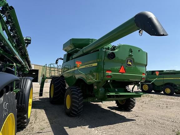 Image of John Deere S770 equipment image 2