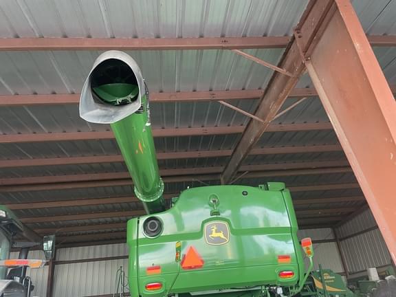 Image of John Deere S770 equipment image 1