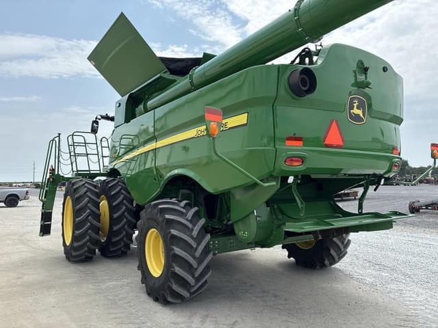 Image of John Deere S770 equipment image 4