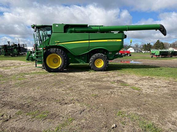 Image of John Deere S770 equipment image 1