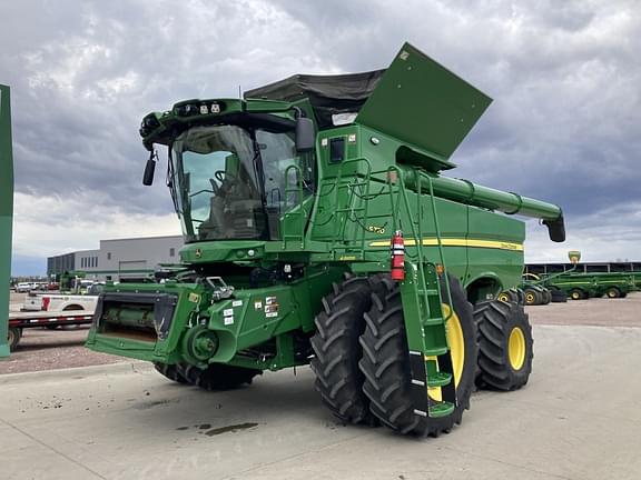 Image of John Deere S770 equipment image 1