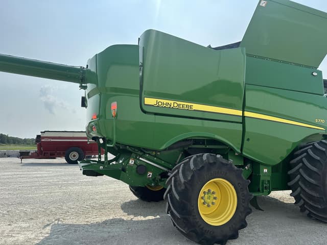 Image of John Deere S770 equipment image 3