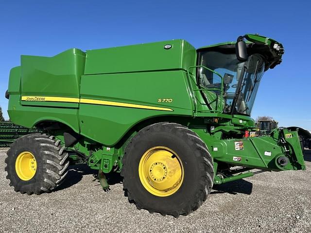 Image of John Deere S770 equipment image 1