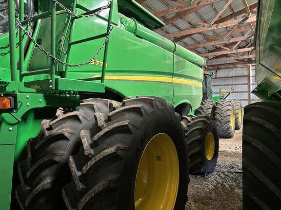 Image of John Deere S770 equipment image 2