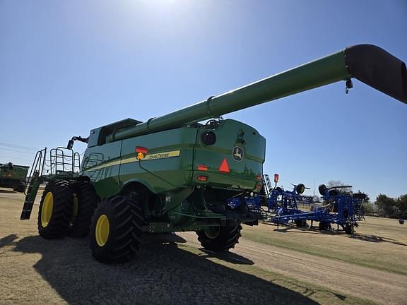 Image of John Deere S770 equipment image 4