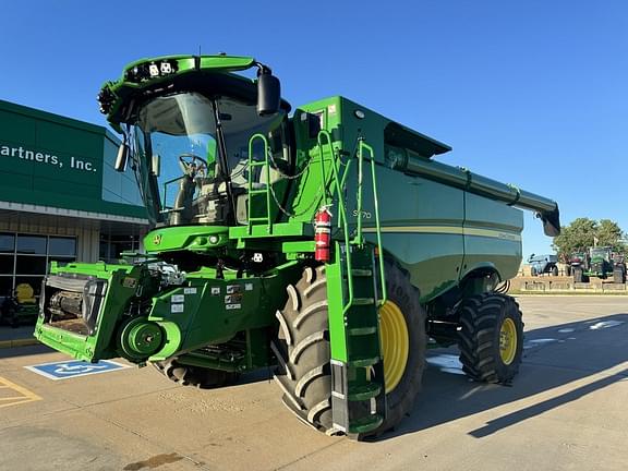 Image of John Deere S770 equipment image 1