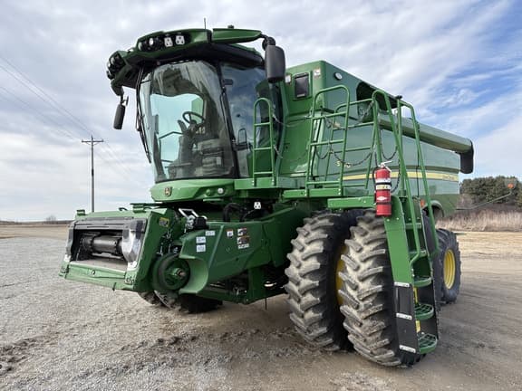 Image of John Deere S770 equipment image 1