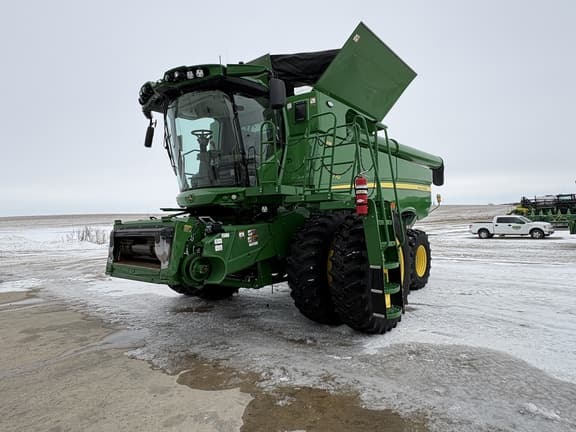 Image of John Deere S770 equipment image 1