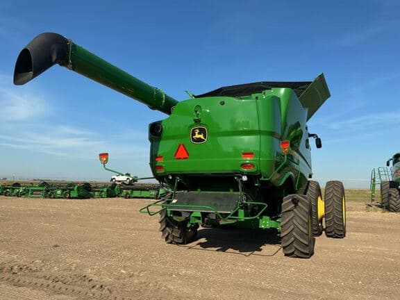Image of John Deere S770 equipment image 4