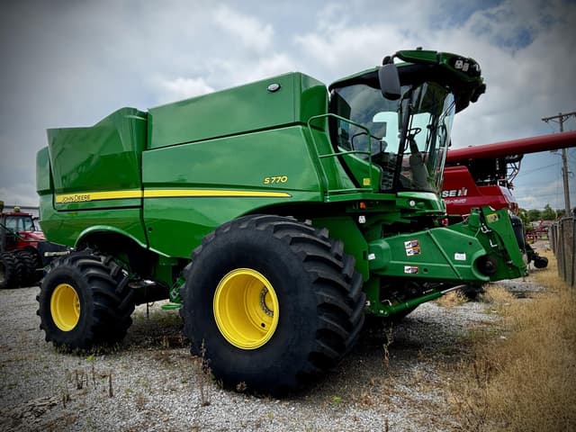 Image of John Deere S770 equipment image 1