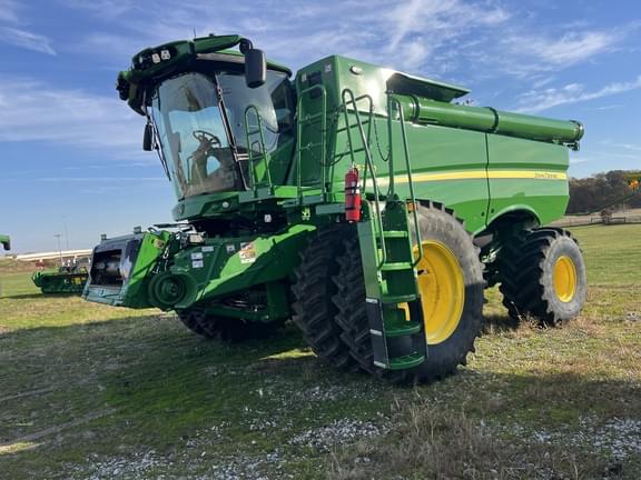 Image of John Deere S770 equipment image 2