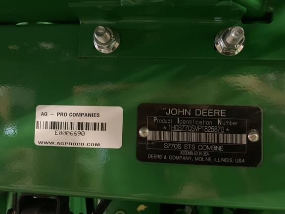 Image of John Deere S770 equipment image 1