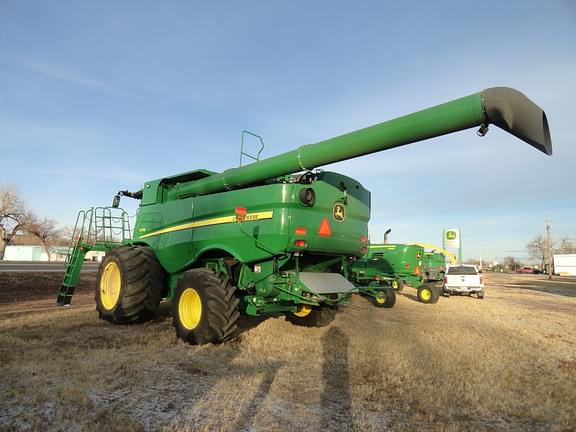 Image of John Deere S770 equipment image 2