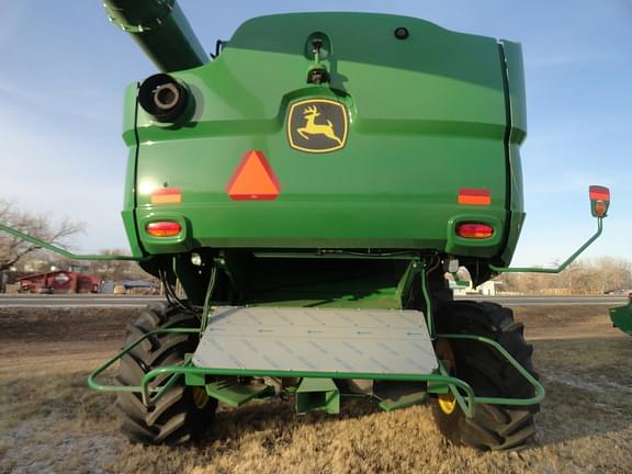 Image of John Deere S770 equipment image 4