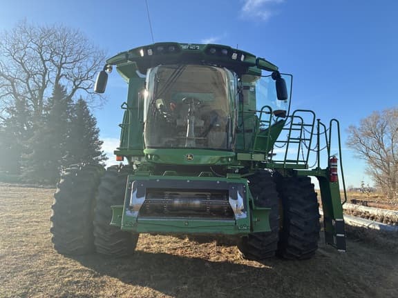 Image of John Deere S770 equipment image 1