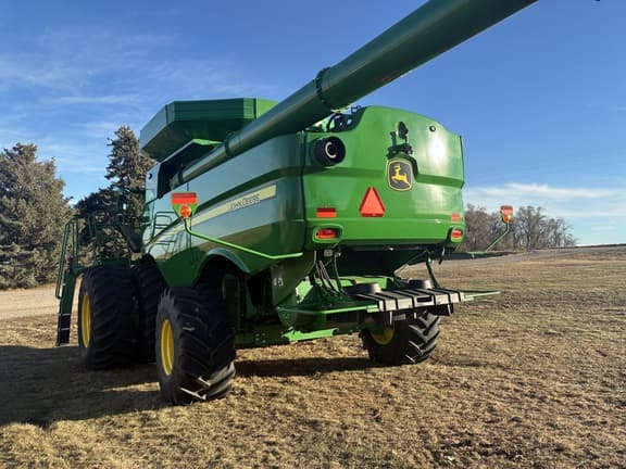 Image of John Deere S770 equipment image 4