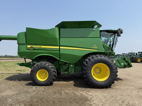 Image of John Deere S770 equipment image 1