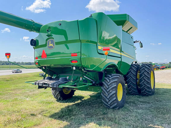 Image of John Deere S770 equipment image 4