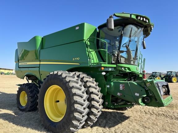 Image of John Deere S770 equipment image 1