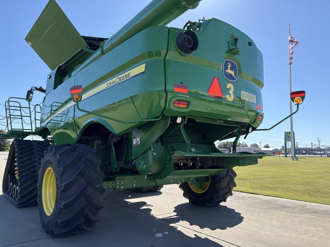 Image of John Deere S770 Image 1