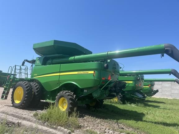 Image of John Deere S770 equipment image 1