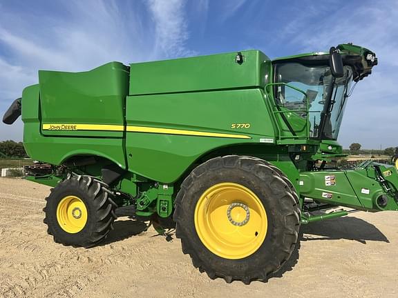 Image of John Deere S770 equipment image 1