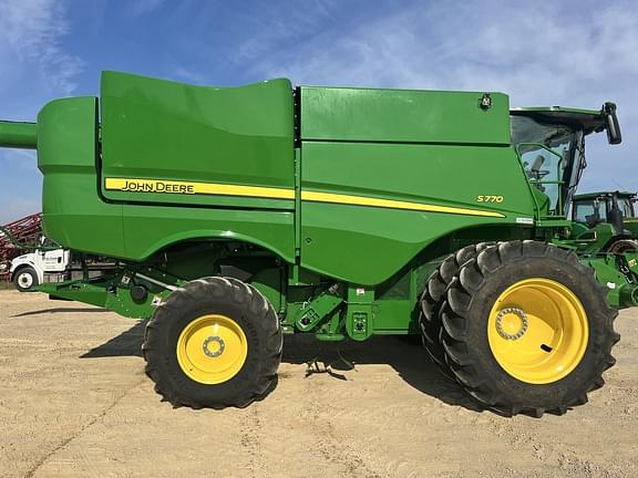 Image of John Deere S770 equipment image 2