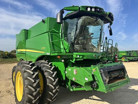 Image of John Deere S770 equipment image 1