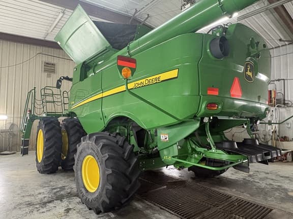 Image of John Deere S770 equipment image 2
