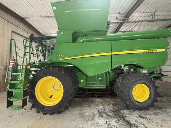 Image of John Deere S770 equipment image 1